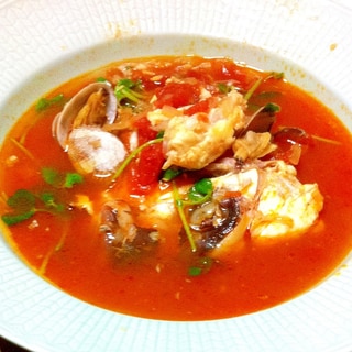 鯛のアラとあさりのトマトスープ